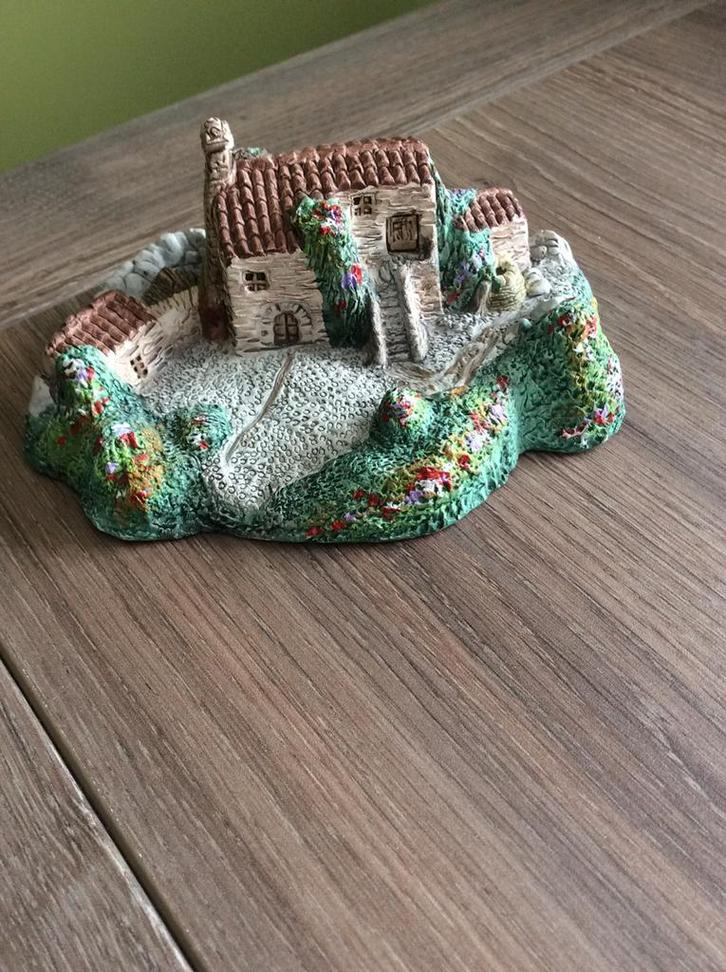Image : cottage cottage, Collections, Statues & Figurines, Comme neuf, Envoi