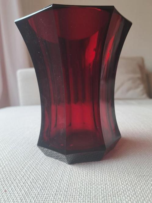 Vaas robijnkleurig kristal. Moser Karlsbad, Antiek en Kunst, Antiek | Glaswerk en Kristal, Ophalen of Verzenden