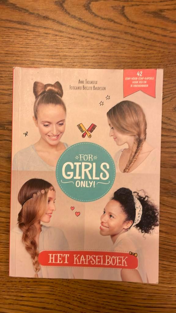 Anne Thoumieux - Het kapselboek, Boeken, Kinderboeken | Jeugd | onder 10 jaar, Zo goed als nieuw, Ophalen