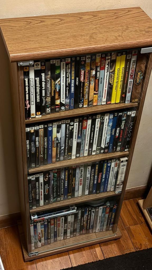 lot de 105 jeux pc collection avec meuble pour collectioneur, Consoles de jeu & Jeux vidéo, Jeux | PC, Comme neuf, Aventure et Action