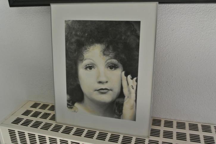 Oude Foto(Portret)Zangeres/Theatermaker Marjol Flore, Antiek en Kunst, Kunst | Tekeningen en Fotografie, Ophalen of Verzenden