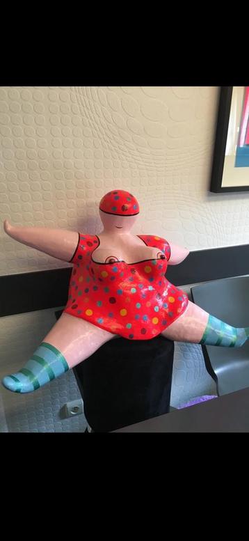 Sculpture Trijnie Wubbolt /LA DAME AU MAILLOT DE BAIN beschikbaar voor biedingen