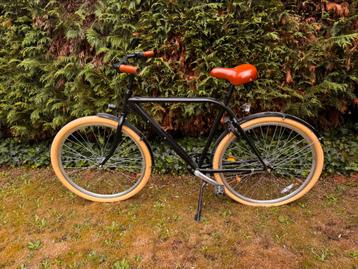 Retro fiets (kapotte band - moet weg!) beschikbaar voor biedingen