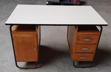 Bureau industrieel van Obumex 122x70x79cm beschikbaar voor biedingen