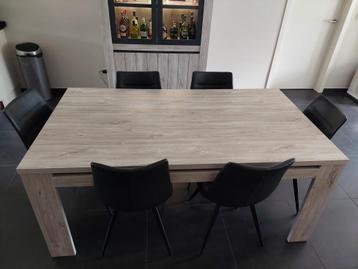 Eetkamertafel zonder stoelen beschikbaar voor biedingen