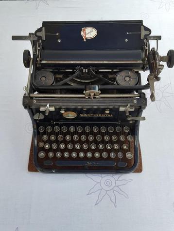 Vintage schrijfmachine  beschikbaar voor biedingen