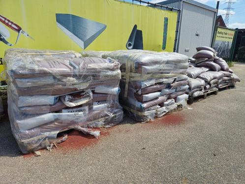 Opruiming Rode en Grijze Leislag 35kg € 5,00 excl, Doe-het-zelf en Bouw, Dakpannen en Dakbedekking, Nieuw, Overige typen, Steen of Klei