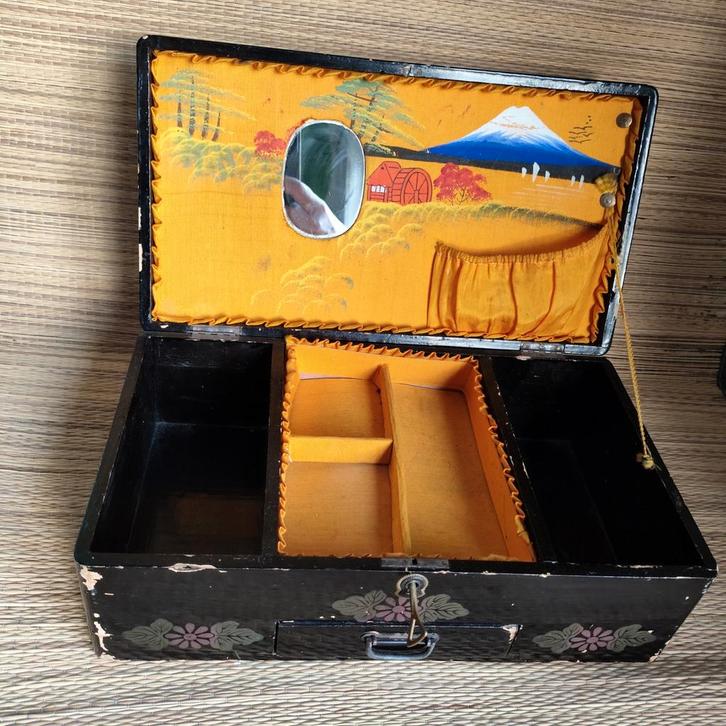 Circa 90 jaar oude Japanse sieradendoos (30cm), Verzamelen, Overige Verzamelen, Ophalen of Verzenden