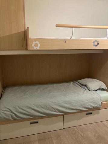 Stapelbed met kastruimte en toebehoren beschikbaar voor biedingen