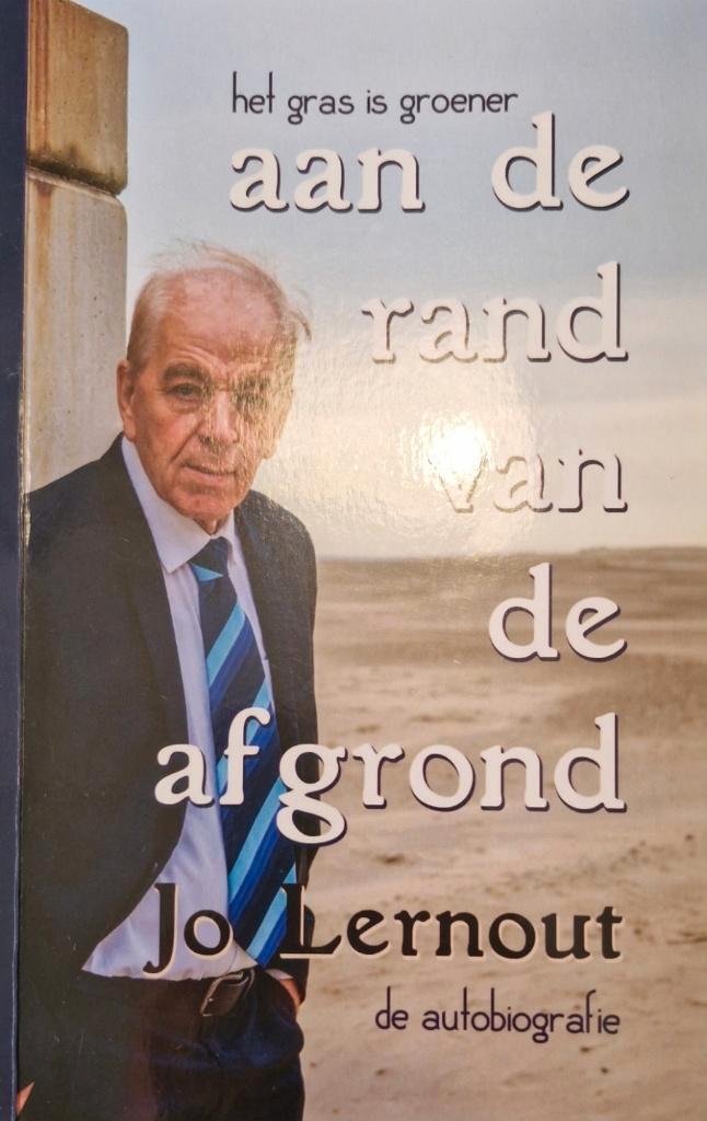 Aan de rand van de afgrond, Boeken, Biografieën, Zo goed als nieuw, Ophalen