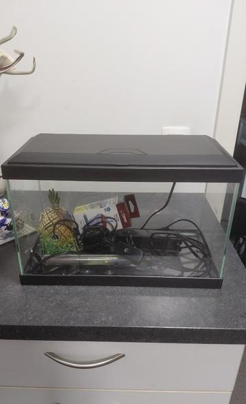Klein Aquarium 17l met accessoires in splinternieuwe staat  beschikbaar voor biedingen