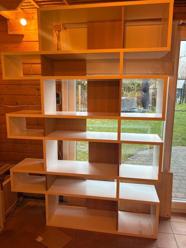 Ruime moderne boekenkast, Huis en Inrichting, Kasten | Boekenkasten, Gebruikt, Ophalen