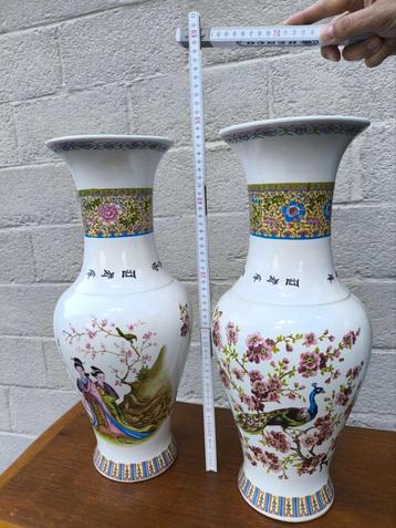 Chinese vaas beschikbaar voor biedingen