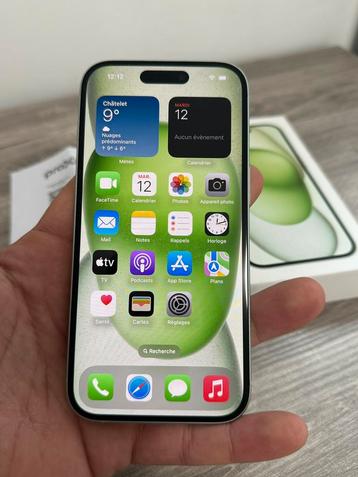 iPhone 15, 128GB vert en très bon etat. Vd/éch.  disponible aux enchères