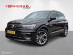 Volkswagen Tiguan 1.4 TSI 4Motion R-Line Highline Business, Auto's, Automaat, Stof, 4 cilinders, 2000 kg