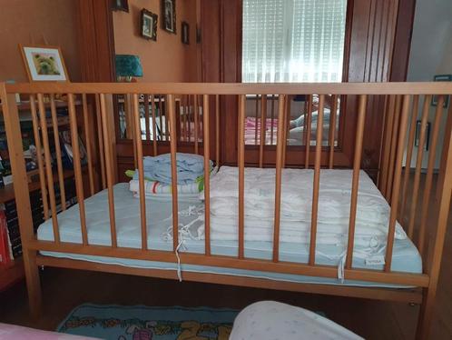 Babybed met alle toebehoren uitgezonderd baby, Kinderen en Baby's, Babywiegjes en Ledikanten, Zo goed als nieuw, Ledikant, Ophalen