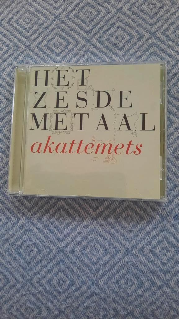 HET ZESDE METAAL Akattemets (cd), Cd's en Dvd's, Cd's | Nederlandstalig, Zo goed als nieuw, Streekmuziek, Ophalen of Verzenden