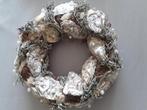 Mooie krans met oesterschelpen en parels, Huis en Inrichting, Woonaccessoires | Kransen, Ophalen of Verzenden, Zo goed als nieuw