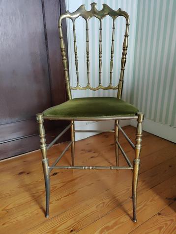 Chaise Chiavari en laiton, Enlèvement