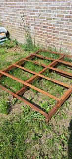 2 metalen palletten 1215 mm op 1240 mm, Ophalen, Gebruikt, IJzer