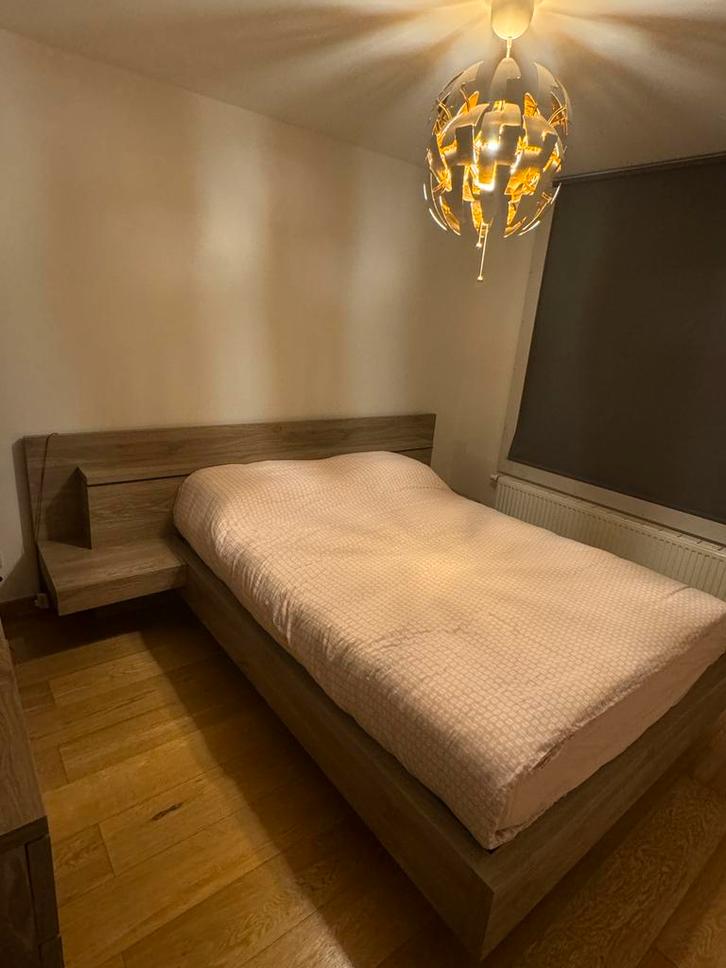 Lit double  +matelas – Meuble Mons avec chevets intégrés, Maison & Meubles, Chambre à coucher | Chambres à coucher complètes, Comme neuf