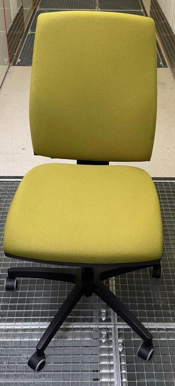 bureau stoel beschikbaar voor biedingen