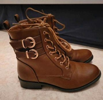 Bottines brunes beschikbaar voor biedingen