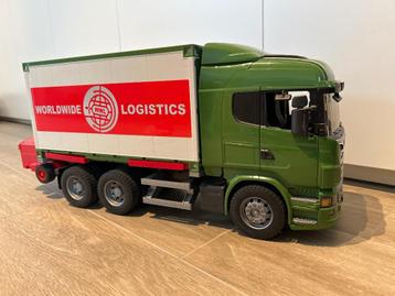 Scania met zeecontainer bruder beschikbaar voor biedingen