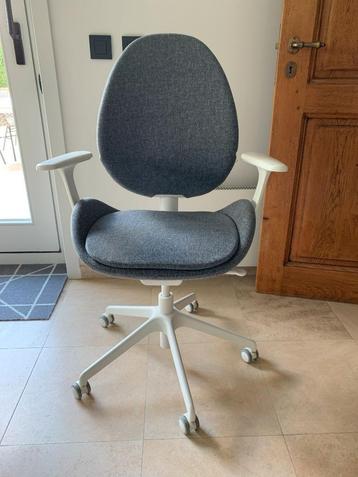 Ergonomische bureaustoel in nieuwstaat  beschikbaar voor biedingen
