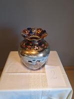 Rijkelijk versierde Japanse vaas uit porselein (02), Antiek en Kunst, Antiek | Vazen, Ophalen