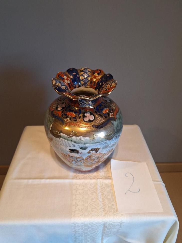 Rijkelijk versierde Japanse vaas uit porselein (02), Antiek en Kunst, Antiek | Vazen, Ophalen