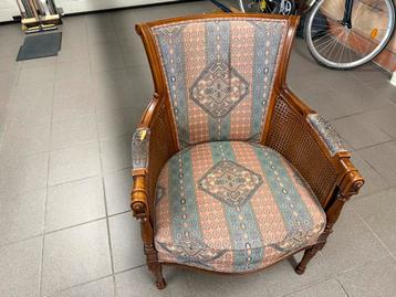 Antieke zetel beschikbaar voor biedingen