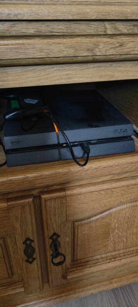 Playstation 4 met toebehoren, Consoles de jeu & Jeux vidéo, Consoles de jeu | Sony PlayStation 4, Utilisé, Original, 1 TB, Avec 2 manettes