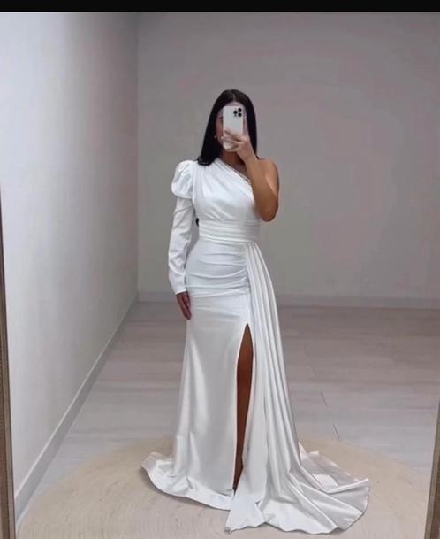 Robe de soirée magnifique, Kleding | Dames, Jurken, Zo goed als nieuw, Maat 38/40 (M), Wit, Boven de knie, Ophalen of Verzenden