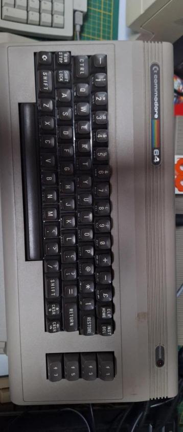 commodore 64 avec de nombreux jeux beschikbaar voor biedingen
