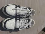 Basket LV femme  pointure 39, Sport en Fitness, Basketbal, Ophalen, Zo goed als nieuw, Schoenen