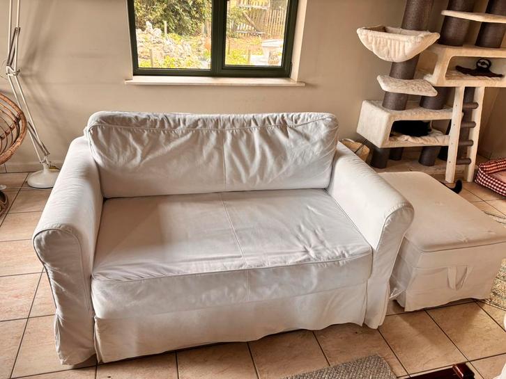 Hagalund ikea met poef, Huis en Inrichting, Zetels | Zetels en Chaises Longues, Zo goed als nieuw, Ophalen