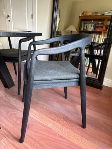 4 design stoelen beschikbaar voor biedingen
