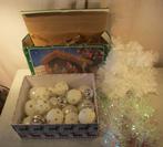 Mooie Houten Kerststal met retro Kerstballen en slingers, Ophalen of Verzenden, Zo goed als nieuw