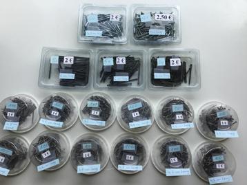 16 potjes met nagels en vijzen beschikbaar voor biedingen