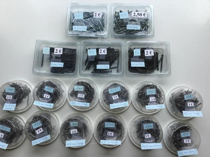 16 potjes met nagels en vijzen, Doe-het-zelf en Bouw, IJzerwaren en Bevestigingsmiddelen, Zo goed als nieuw, Ophalen of Verzenden