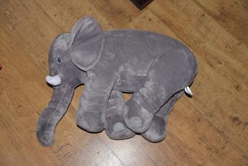 Grote olifant knuffel beschikbaar voor biedingen