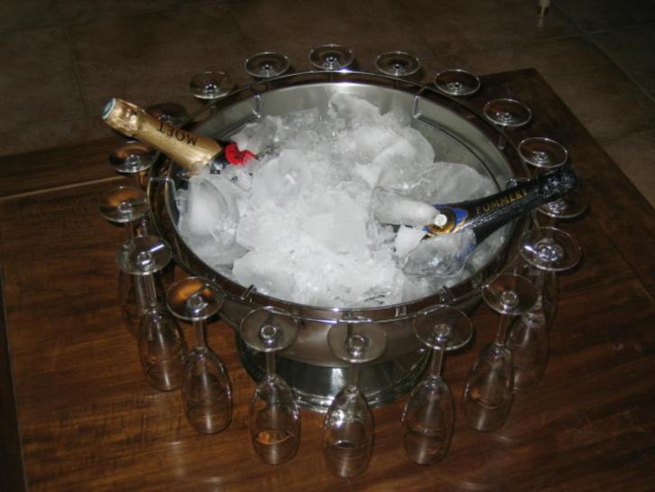 Inox ijsemmer om flessen te koelen, met 18 glassteunen, Huis en Inrichting, Woonaccessoires | Schalen en Manden, Nieuw, Schaal