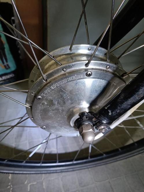 Op zoek naar een 24V fietsmotor. DC Borstel, Fietsen en Brommers, Fietsonderdelen, Zo goed als nieuw, Ophalen of Verzenden