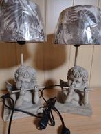 Twee lampenkappen met engel, Enlèvement