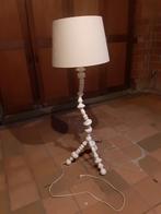 Staande lamp  1,40m hoog, wit, kap is wendbaar, Huis en Inrichting, Ophalen, Zo goed als nieuw, Hout, 100 tot 150 cm