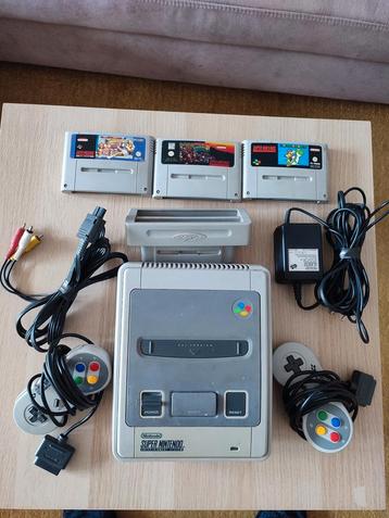 Super Nintendo SNES met controllers en Games  beschikbaar voor biedingen