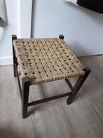 Houten Krukje, Ophalen