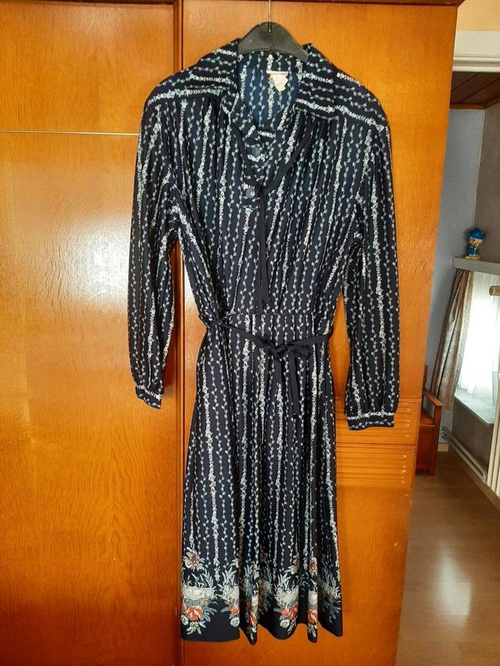 Vintage/Retro Trevira jurk maat 44 – blauw bloemmotief, Kleding | Dames, Jurken, Gedragen, Maat 42/44 (L), Blauw, Ophalen of Verzenden