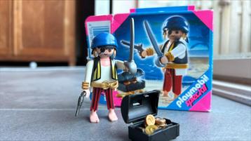 playmobil piraat met schat beschikbaar voor biedingen